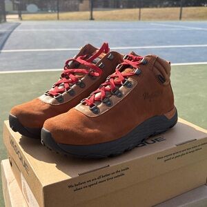 BRAND NEW Vasque Rust Brown Suede Boots with Red Laces